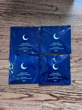 NIB JetBlue Snooze Kits - Ear Plugs & Eye Mask